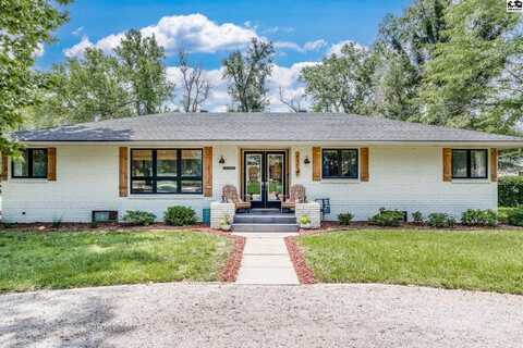 2521 E 44th Ave, Hutchinson, KS 67502