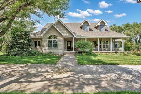 10111 Country Club Rd, Pratt, KS 67124