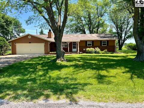 2300 Howell Dr, Hutchinson, KS 67502