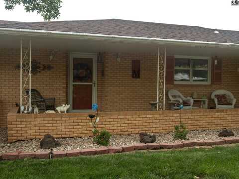 3906 Quivira Dr, Hutchinson, KS 67502