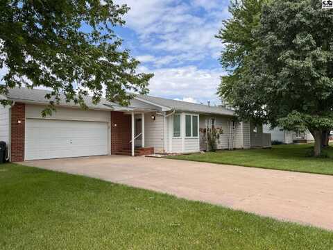 1104 W 32nd Ave, Hutchinson, KS 67502