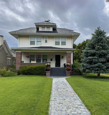 1919 N Main St, Hutchinson, KS 67502