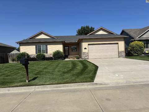 616 Dull Knife Dr, McPherson, KS 67460