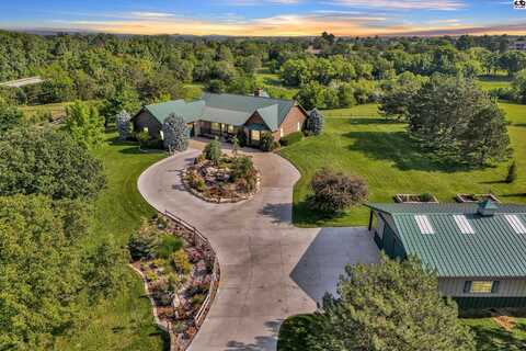 1406 Pondview Ln, McPherson, KS 67460