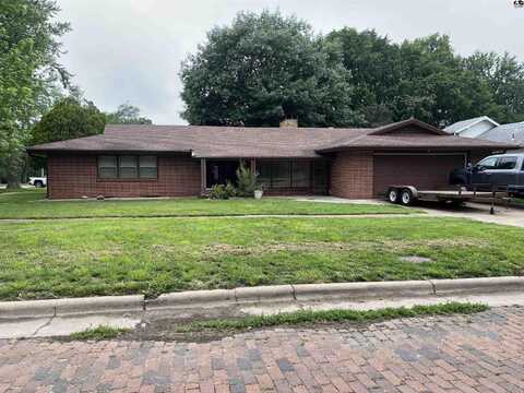 117 S St John, Lyons, KS 67554
