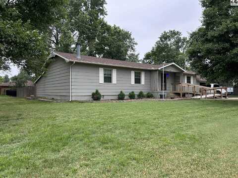 402 Serra, Lyons, KS 67554