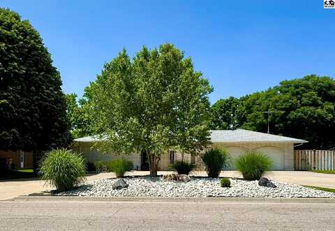 516 Ponderosa Ln, Sterling, KS 67579
