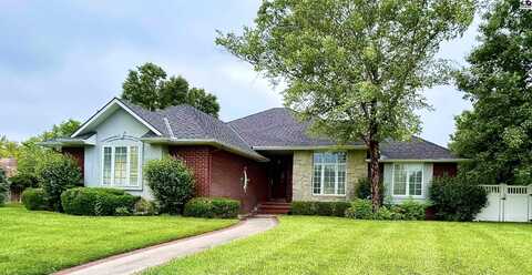 5 Dakota Dr, Hutchinson, KS 67502