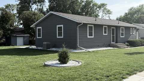 222 19th St SW, Huron, SD 57350