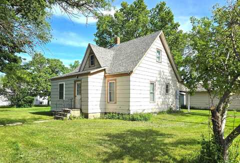 224 1st St SW, Highmore, SD 57345
