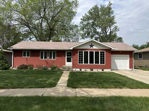 1431 Idaho Ave SE, Huron, SD 57350