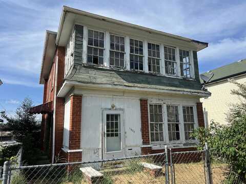 1928 12th Avenue, Huntington, WV 25701