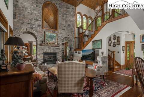 255 Pinnacle Avenue, Blowing Rock, NC 28605