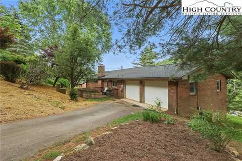 174 Sunny Knoll Lane, Boone, NC 28607