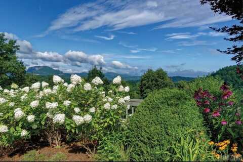 29 Bullbriar Drive, Glenville, NC 28736