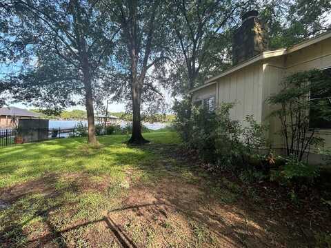 202 Thunderbrook Dr, Mabank, TX 75124