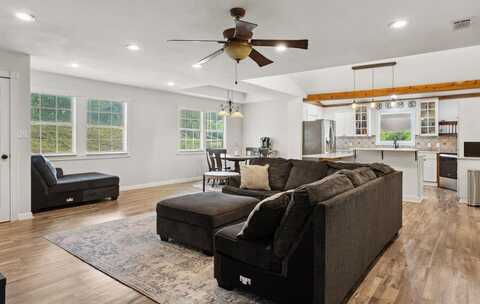 118 Lynn Creek Dr, Mabank, TX 75156