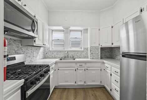 15 WEST 45TH ST, Bayonne, NJ 07002