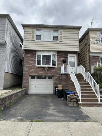 10 EAST 10TH ST, Bayonne, NJ 07002