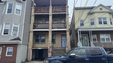 40 WEST 17TH ST, Bayonne, NJ 07002
