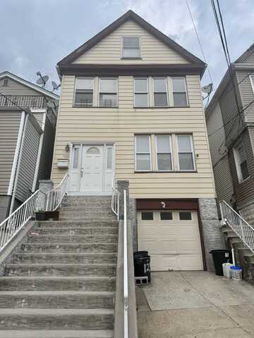129 WEST 29TH ST, Bayonne, NJ 07002