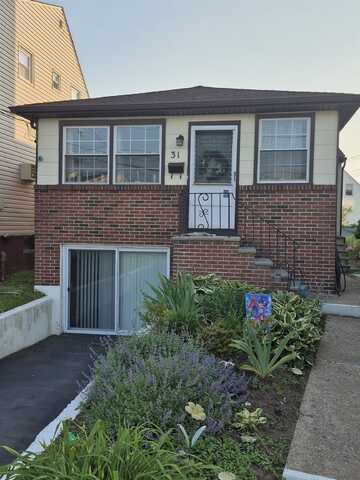 31 SUBURBIA CT, JC, West Bergen, NJ 07305
