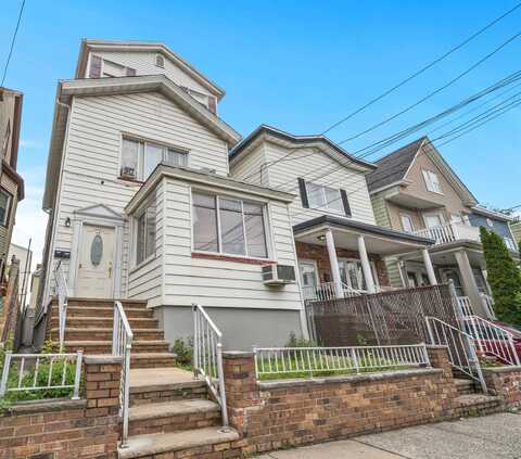 31 EAST 32ND ST, Bayonne, NJ 07002