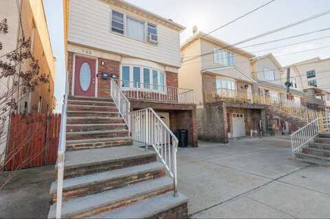 700 AVENUE E, Bayonne, NJ 07002