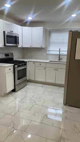 85 WEST 26TH ST, Bayonne, NJ 07002