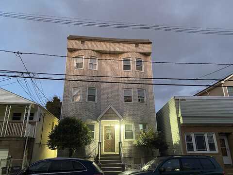 19 WEST 14TH ST, Bayonne, NJ 07002