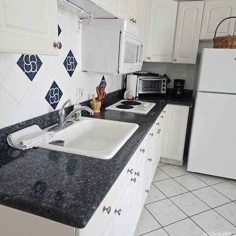 2440 Kuhio Avenue, Honolulu, HI 96815