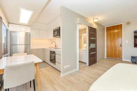 1750 Kalakaua Avenue, Honolulu, HI 96826
