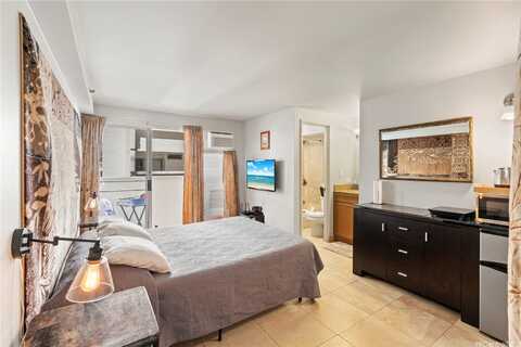 2463 Kuhio Avenue, Honolulu, HI 96815