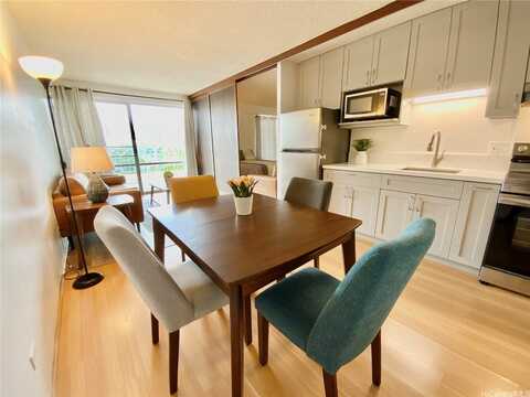 1655 Makaloa Street, Honolulu, HI 96814