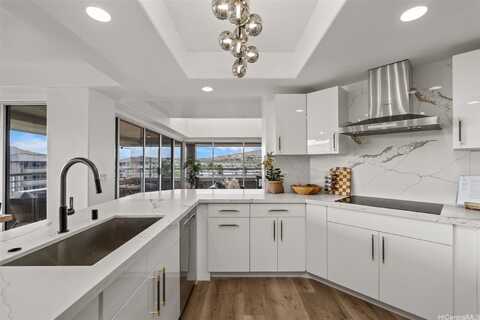 1 Keahole Place, Honolulu, HI 96825