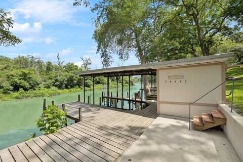 180 Wampum Way, Out of Area, TX 78155