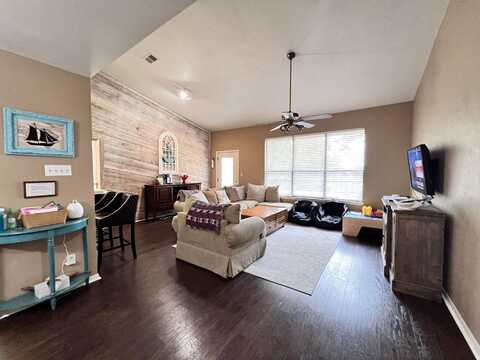 704 Horseshoe Bay Boulevard, Horseshoe Bay, TX 78657