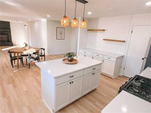 8910 Western Hills Drive, Kansas City, MO 64114