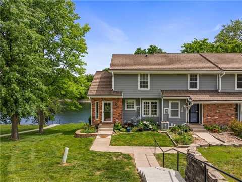 218 NE Bayview Drive, Lees Summit, MO 64064