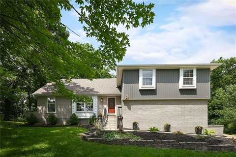 8 Apache Drive, Lake Winnebago, MO 64034