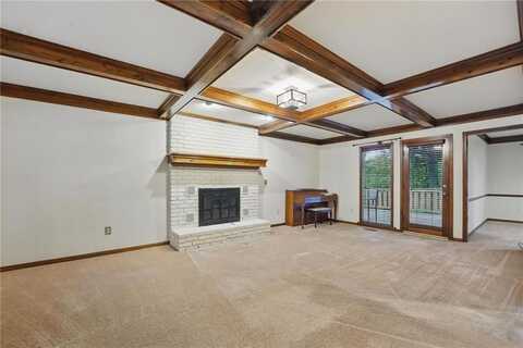 4413 NW Claymont Woods Drive, Kansas City, MO 64116