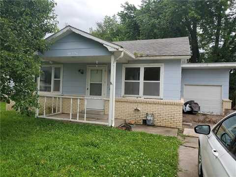 809 W 1st Street, Coffeyville, KS 67337