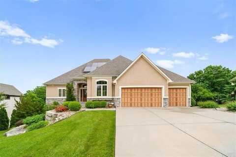 313 NW Thoreau Court, Lees Summit, MO 64081