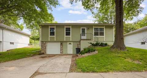 808 SE 19th Street, Oak Grove, MO 64075