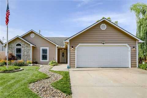 506 12th Terrace, Tonganoxie, KS 66086