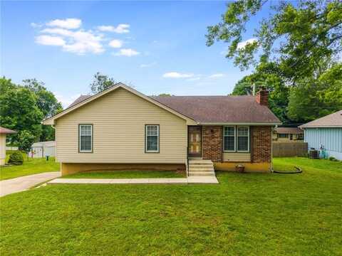 8707 Brenda Lane, Pleasant Valley, MO 64068