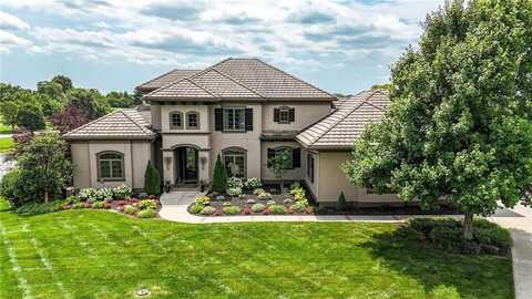 8075 Green Glades Court, Parkville, MO 64152