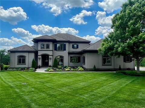 8075 Green Glades Court, Parkville, MO 64152