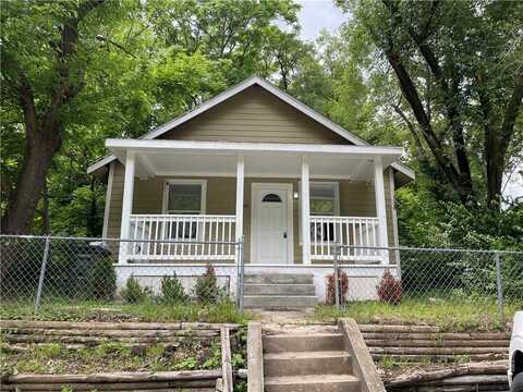 1226 10th Avenue, Leavenworth, KS 66048