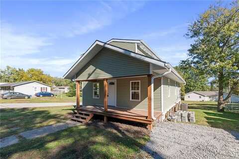 103 S Center Street, Cameron, MO 64429